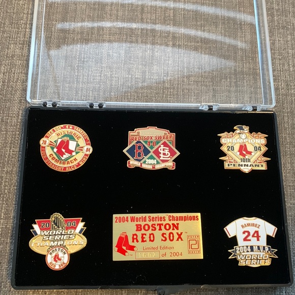 Boston Red Sox 2004 World Series Champions Limited Edition pin set - Picture 1 of 5
